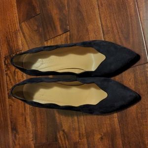 Navy scalloped pumps